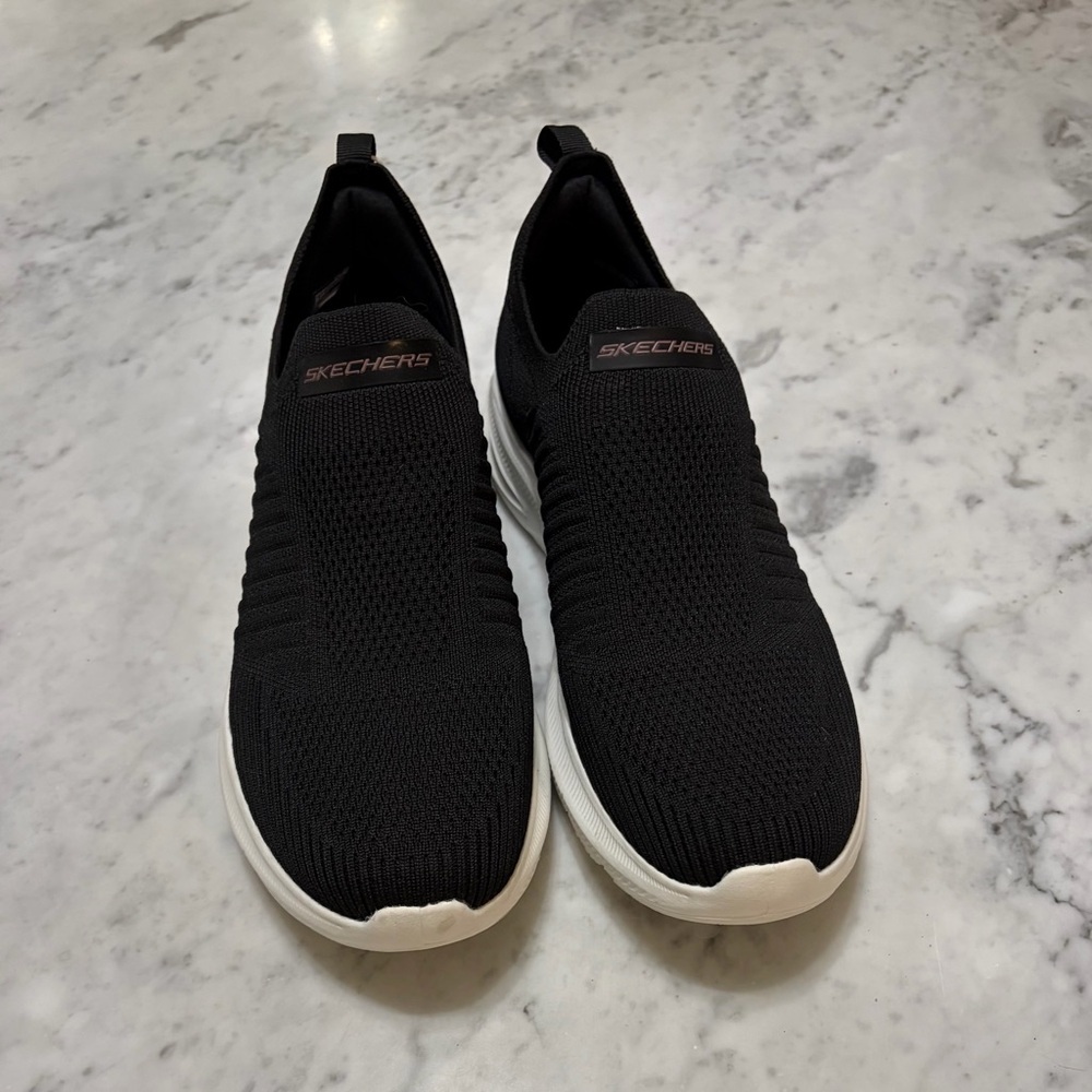 Skechers nwt ladies ’ Slip-On memory foam Sneakers in Black - Picture 4 of 12